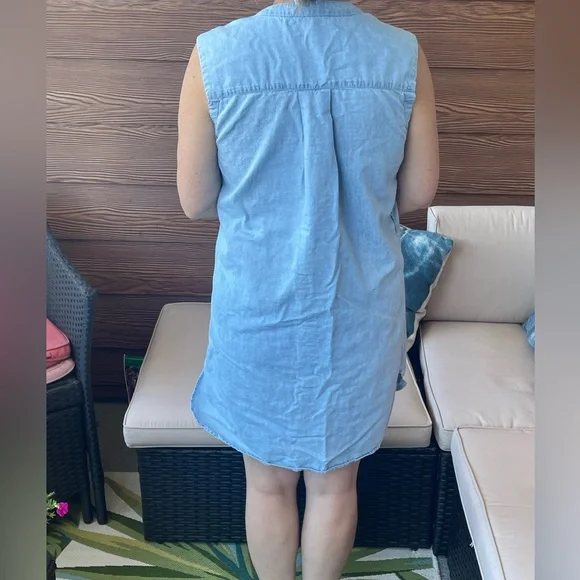 Women’s Sleeveless Belted Shirtdress - Picture 2 of 9